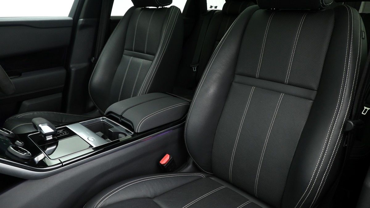 Land Rover Range Rover Velar Image 4
