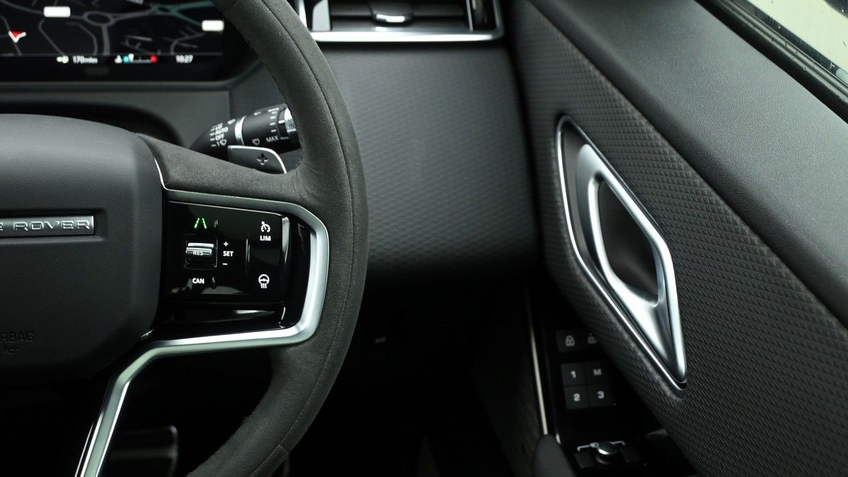 Land Rover Range Rover Velar Image 16