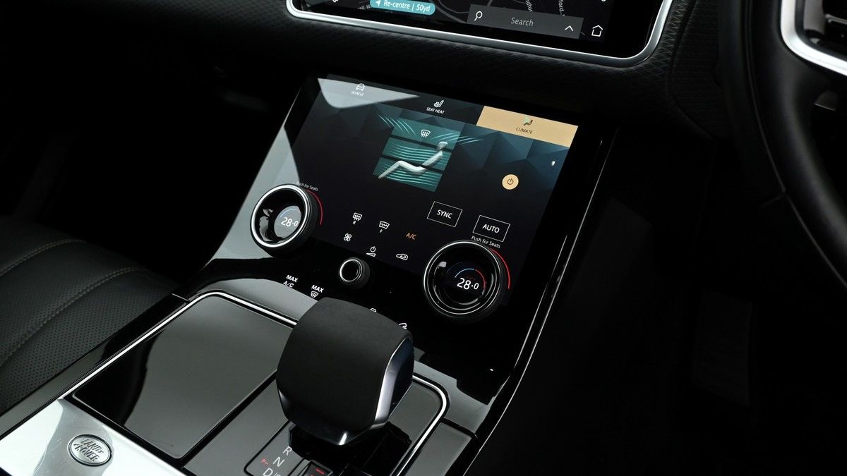 Land Rover Range Rover Velar Image 11