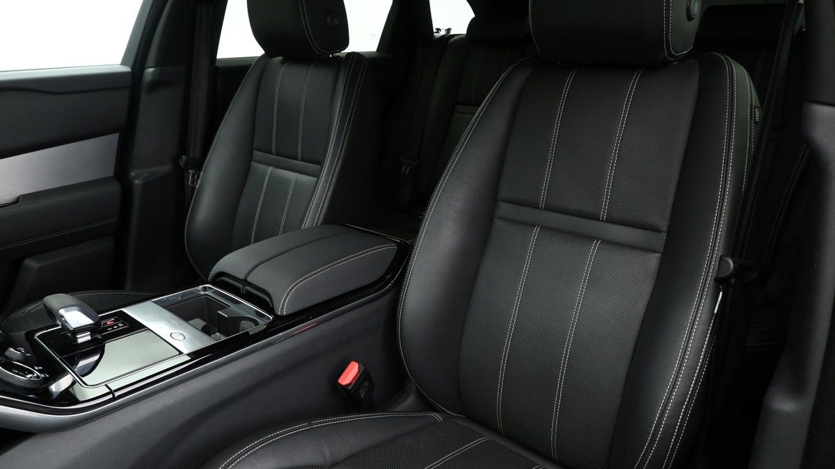 Land Rover Range Rover Velar Image 3