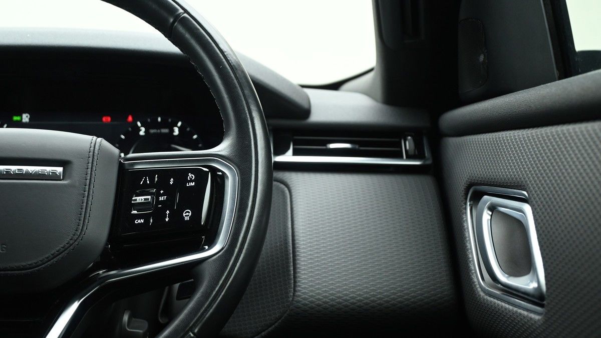 Land Rover Range Rover Velar Image 15
