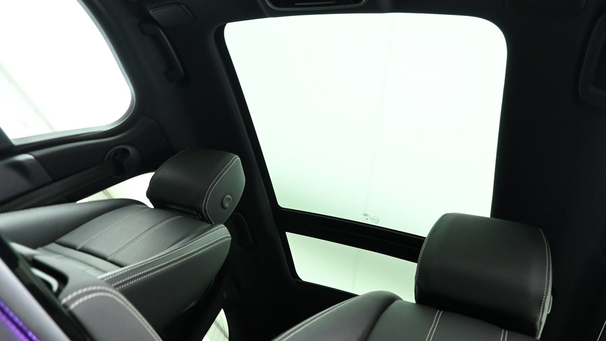Land Rover Range Rover Velar Image 2