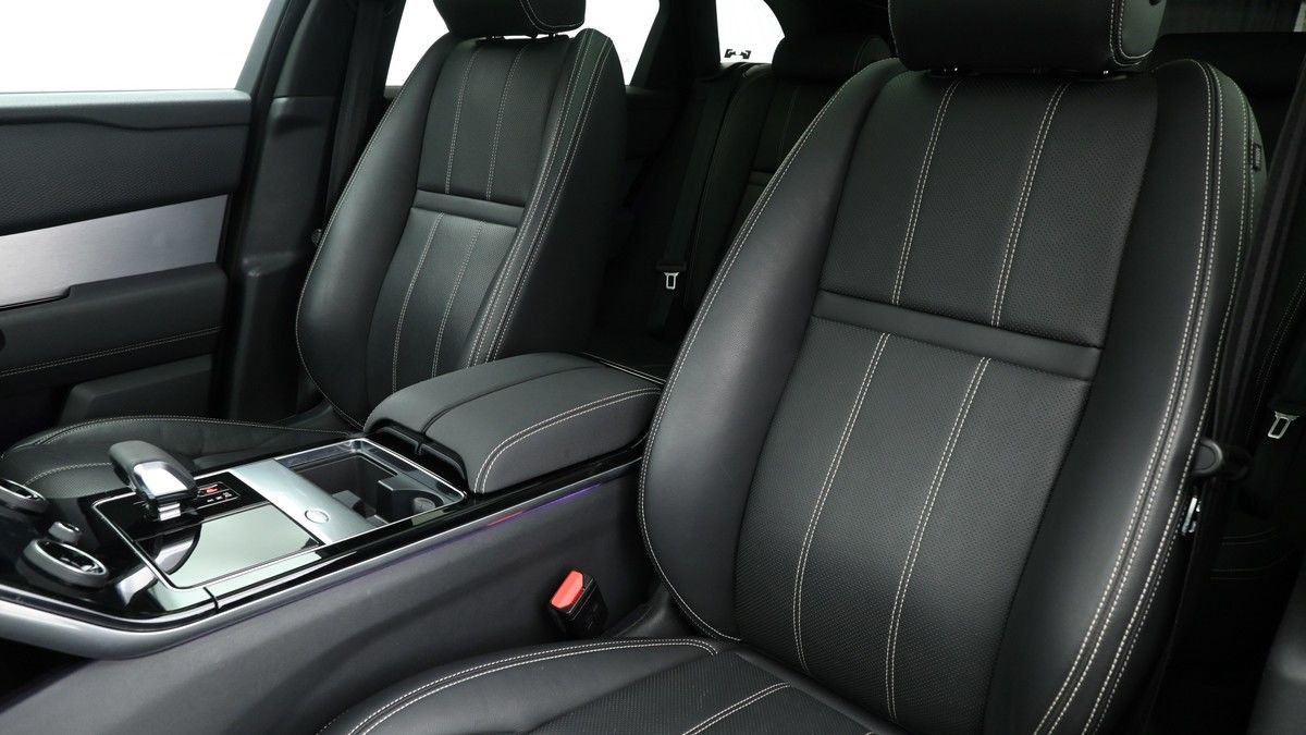 Land Rover Range Rover Velar Image 4