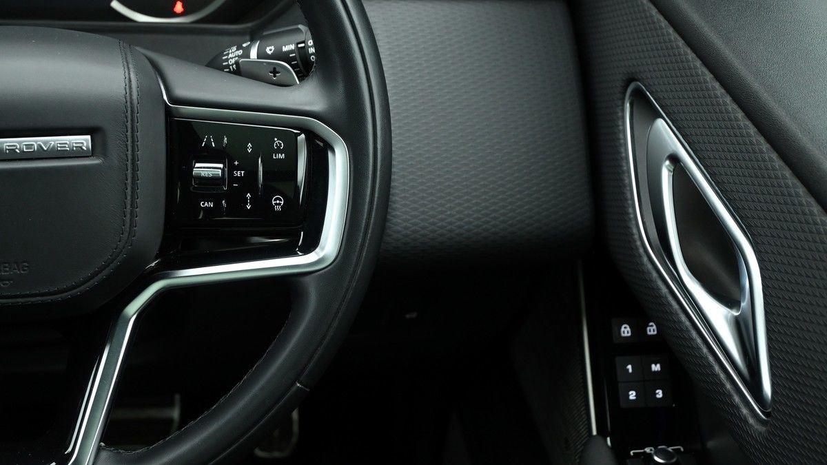Land Rover Range Rover Velar Image 16
