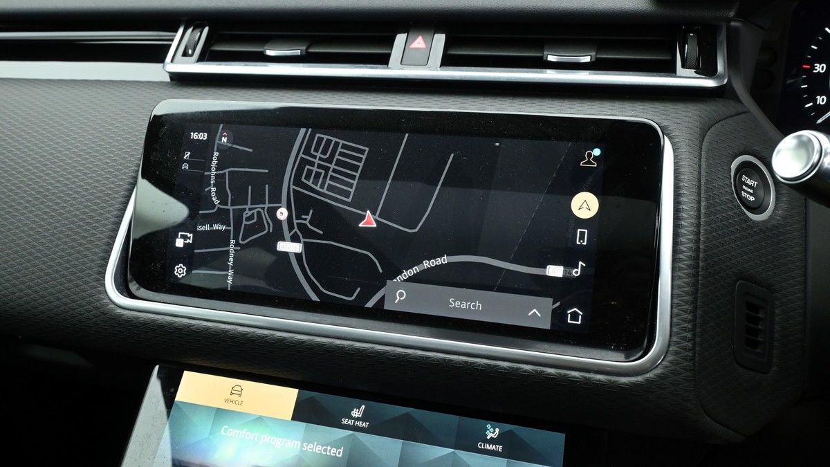 Land Rover Range Rover Velar Image 11