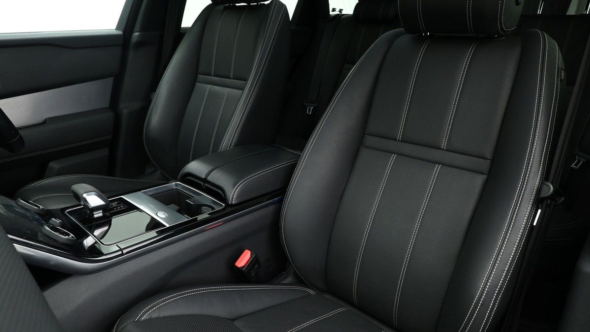 Land Rover Range Rover Velar Image 4