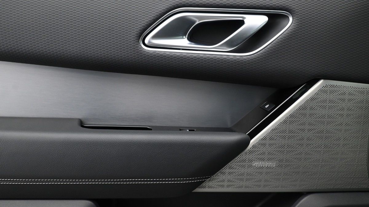 Land Rover Range Rover Velar Image 13