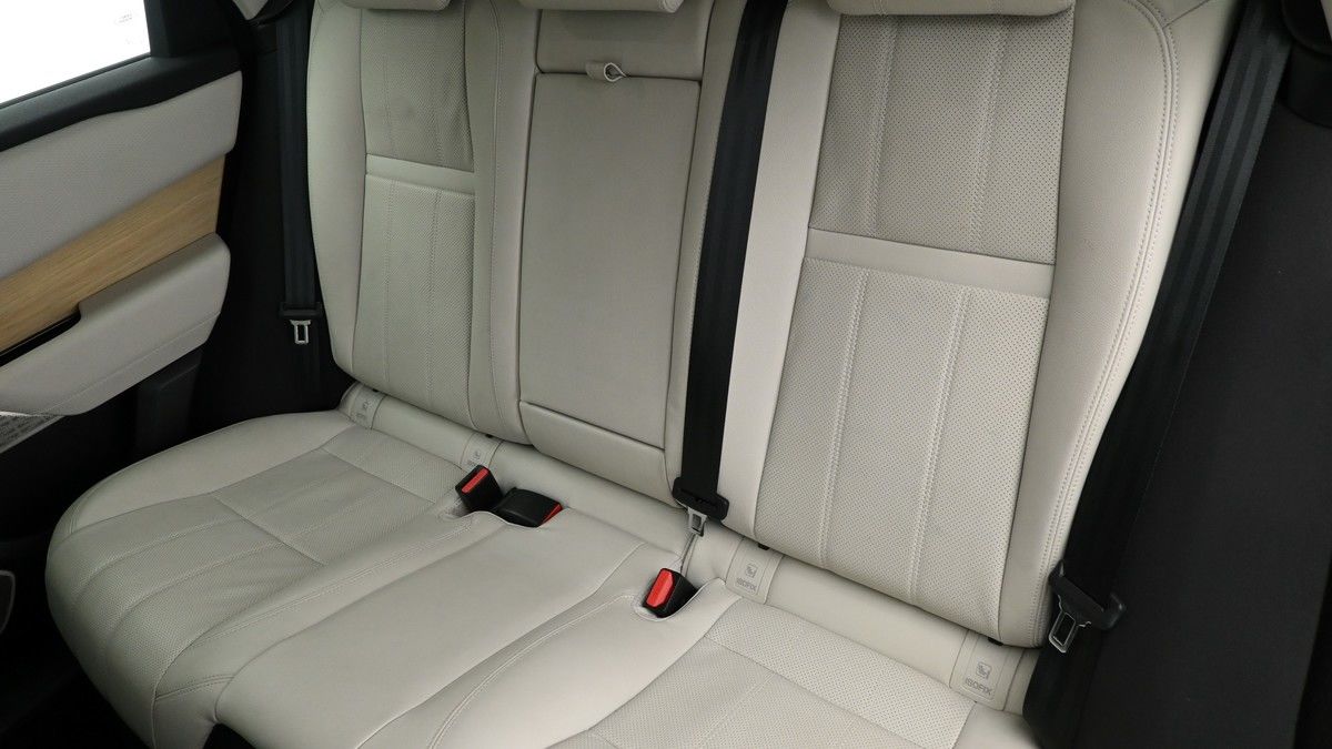 Land Rover Range Rover Velar Image 4