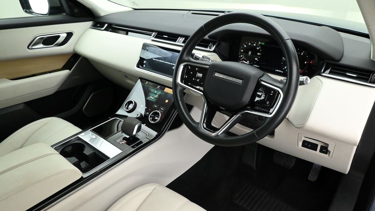 Land Rover Range Rover Velar Image 2
