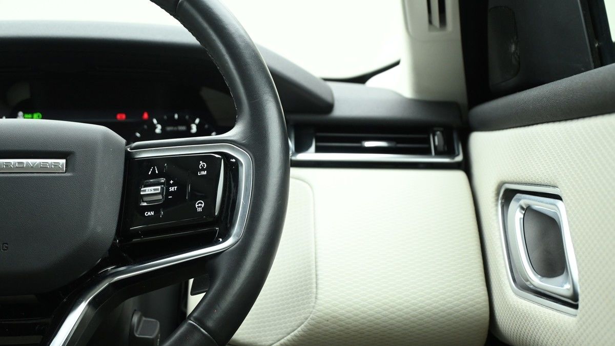 Land Rover Range Rover Velar Image 15
