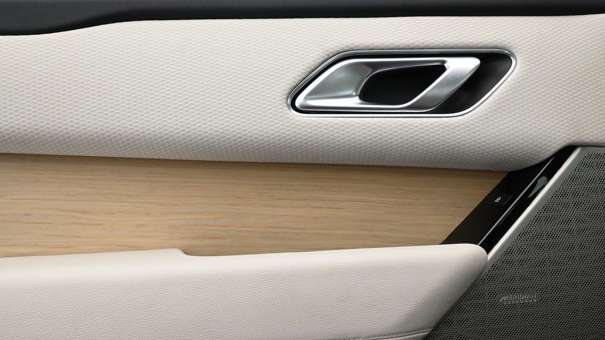 Land Rover Range Rover Velar Image 12