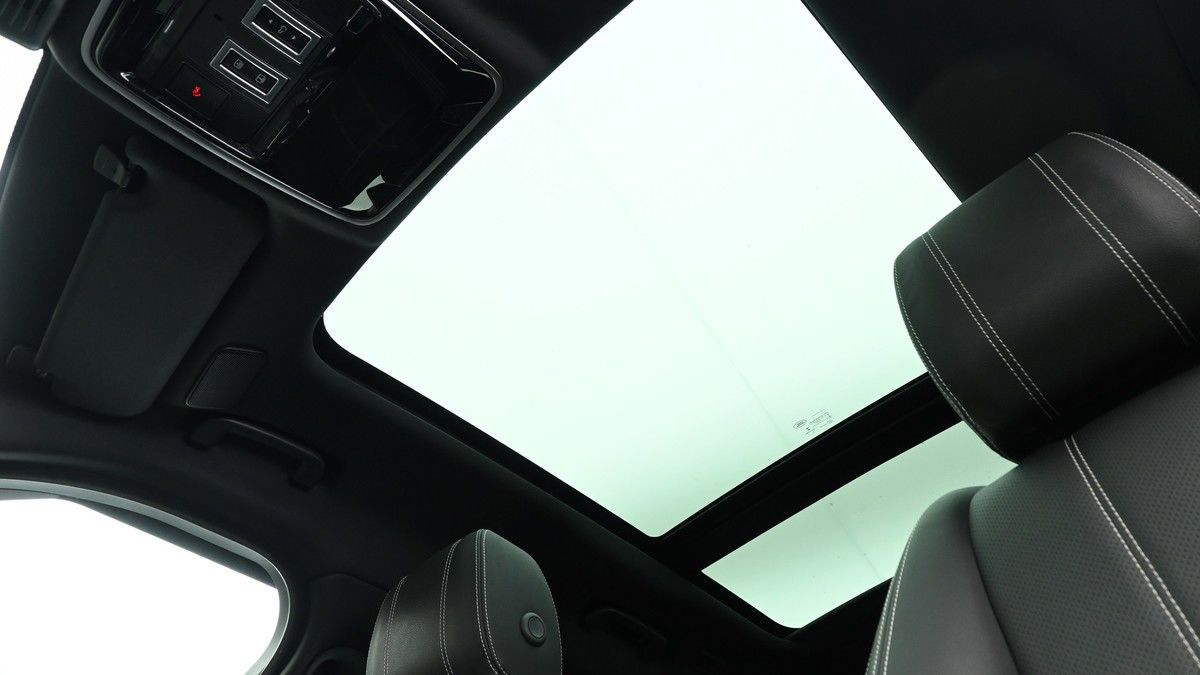 Land Rover Range Rover Velar Image 2