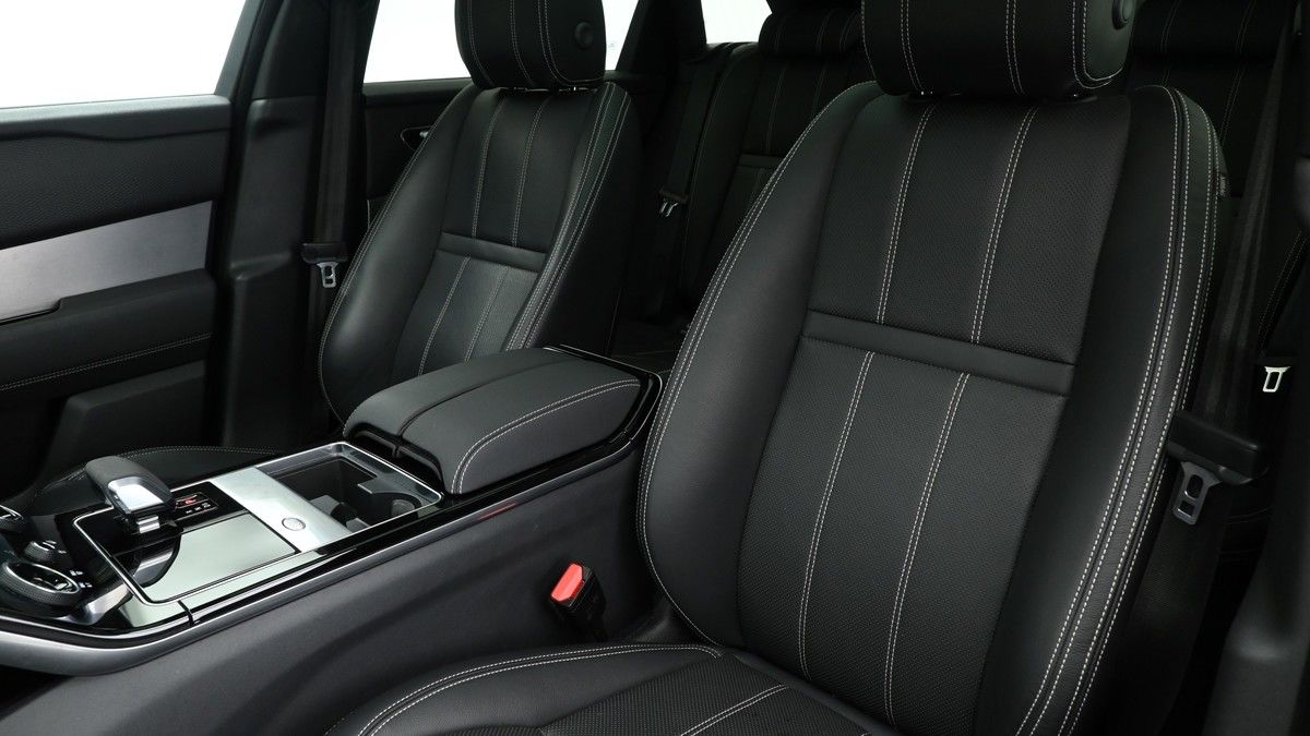 Land Rover Range Rover Velar Image 4