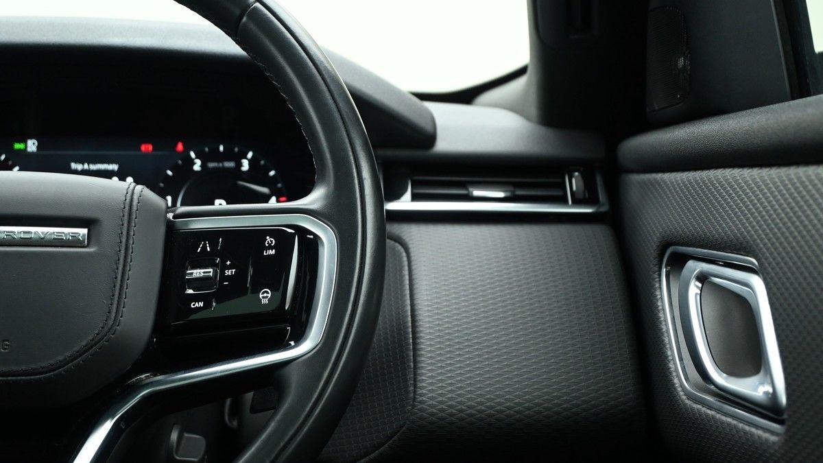 Land Rover Range Rover Velar Image 16