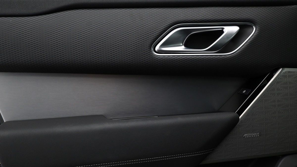 Land Rover Range Rover Velar Image 13