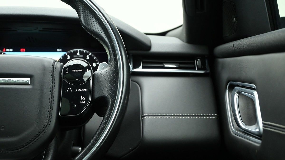 Land Rover Range Rover Velar Image 16