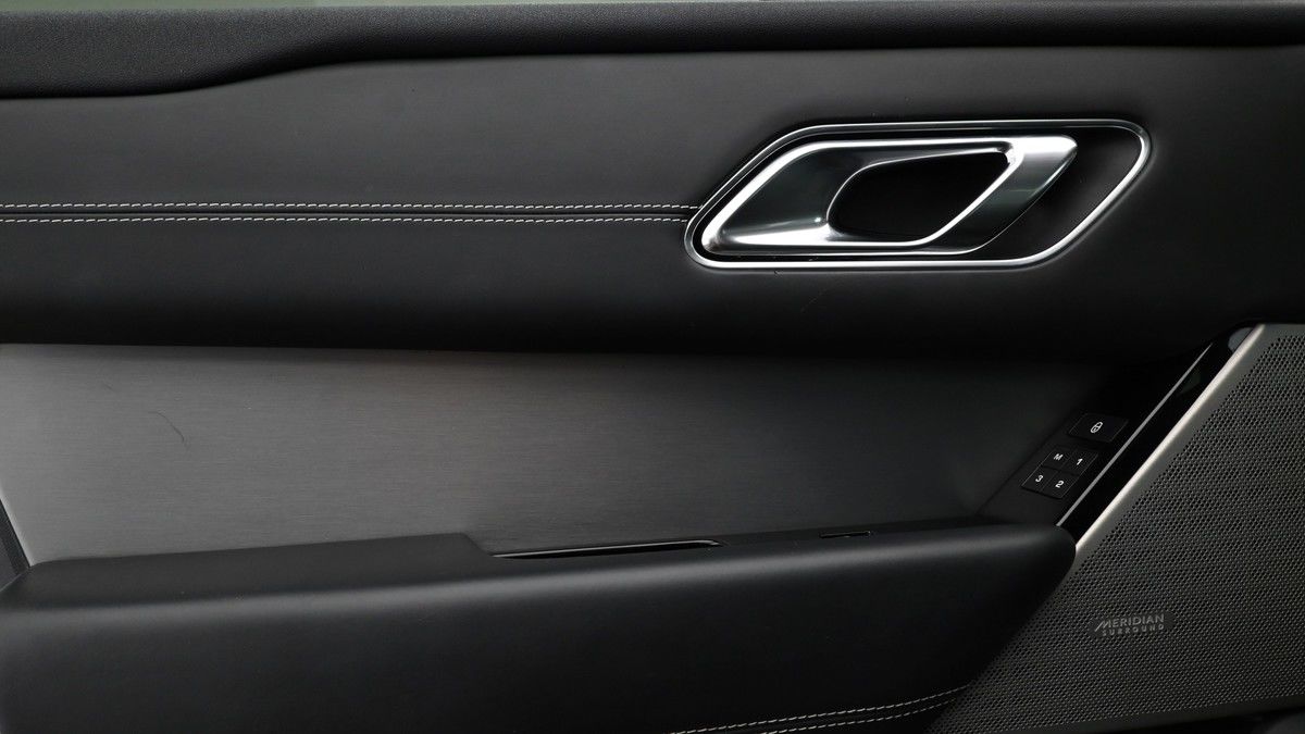 Land Rover Range Rover Velar Image 13