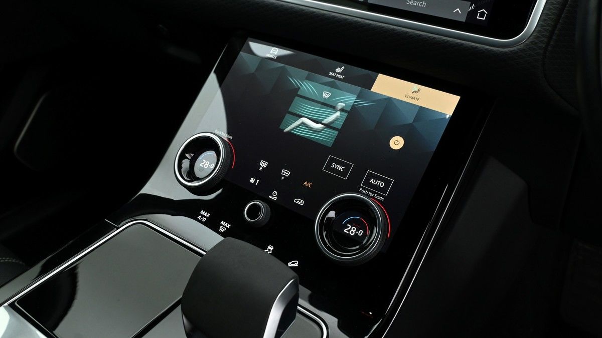 Land Rover Range Rover Velar Image 11