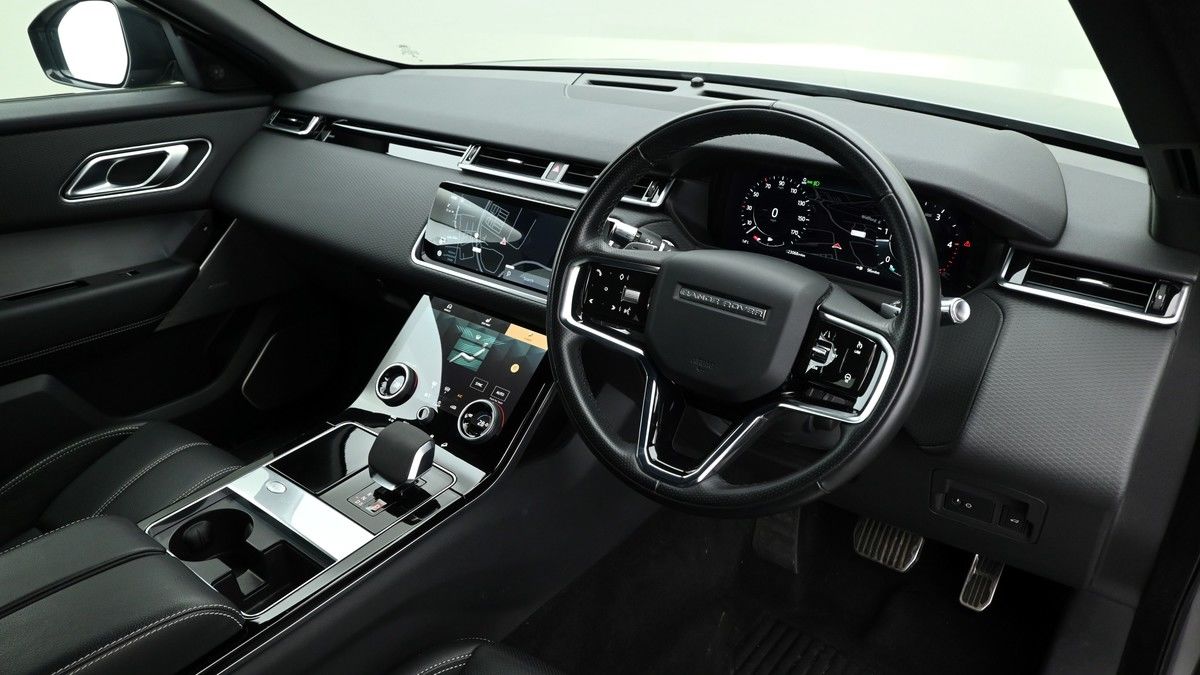 Land Rover Range Rover Velar Image 2