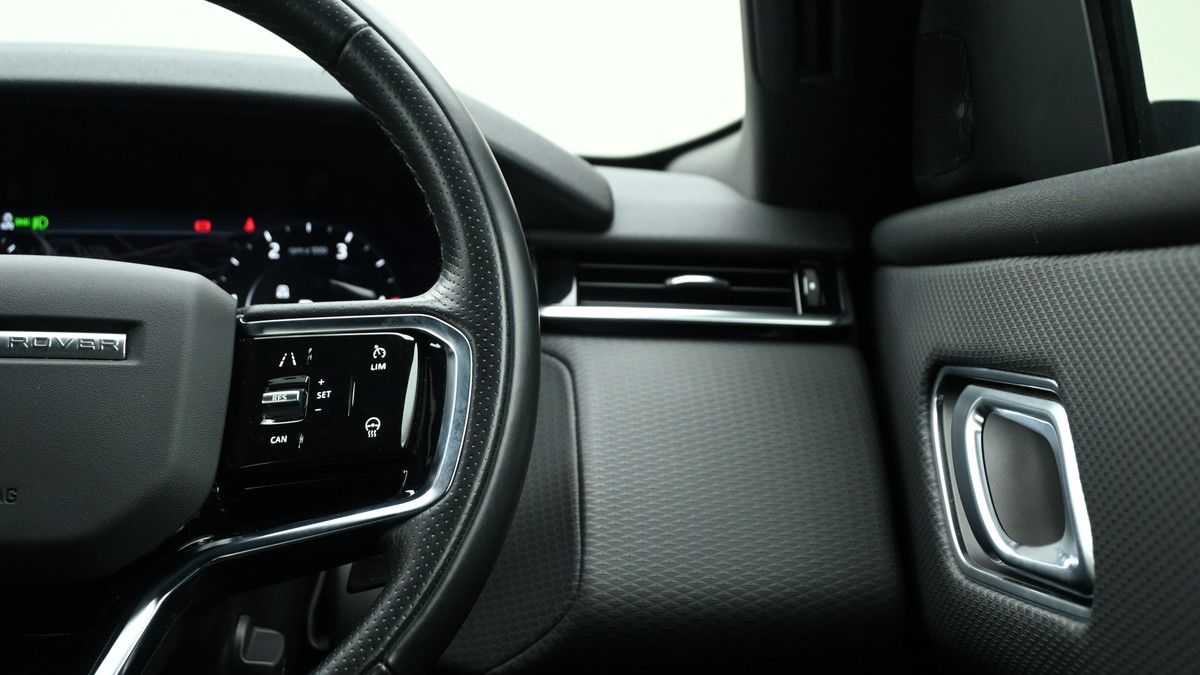 Land Rover Range Rover Velar Image 15