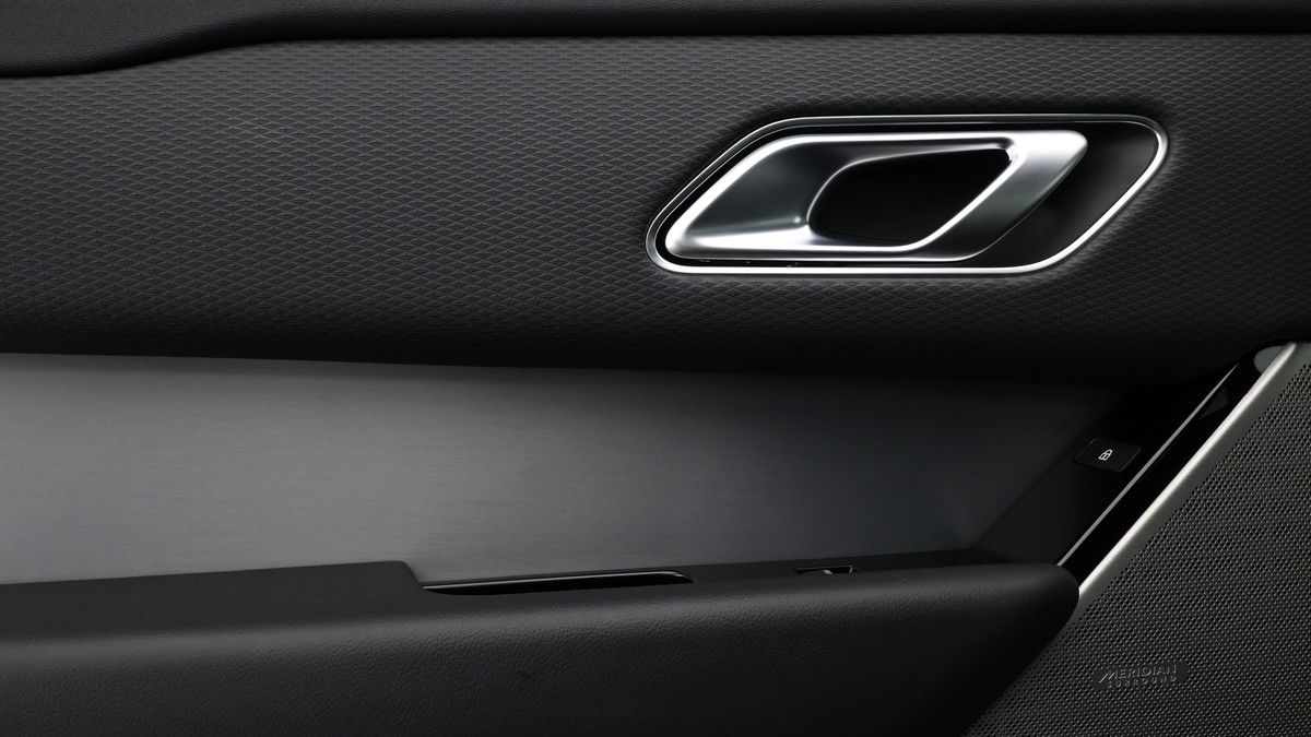 Land Rover Range Rover Velar Image 12