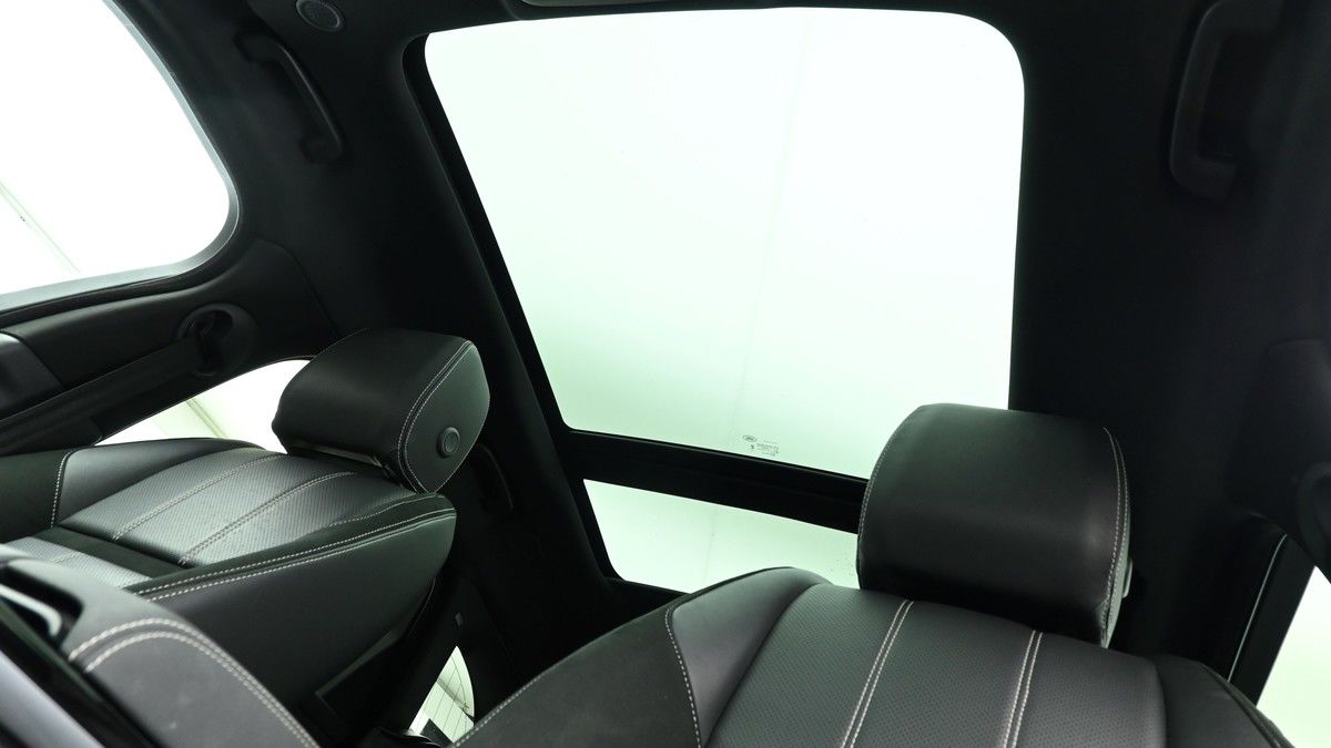 Land Rover Range Rover Velar Image 2