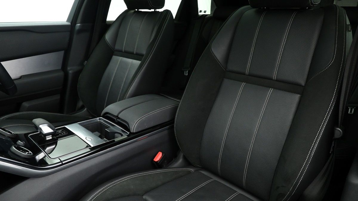 Land Rover Range Rover Velar Image 4