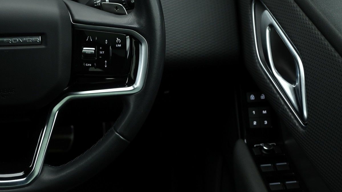 Land Rover Range Rover Velar Image 16