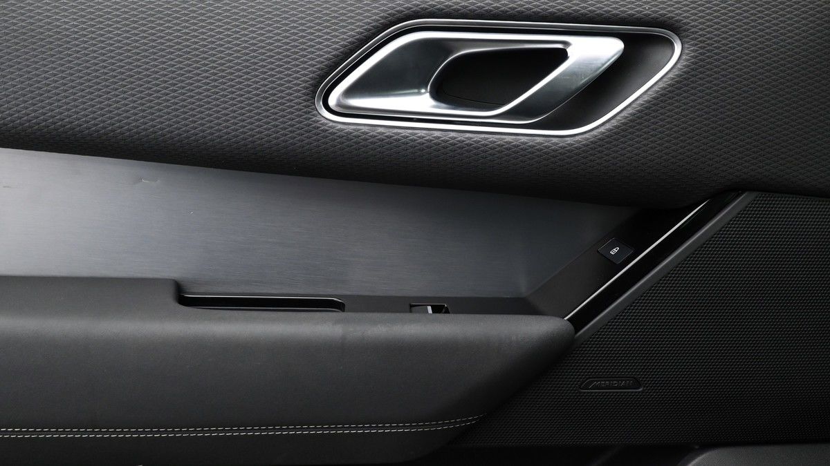 Land Rover Range Rover Velar Image 13