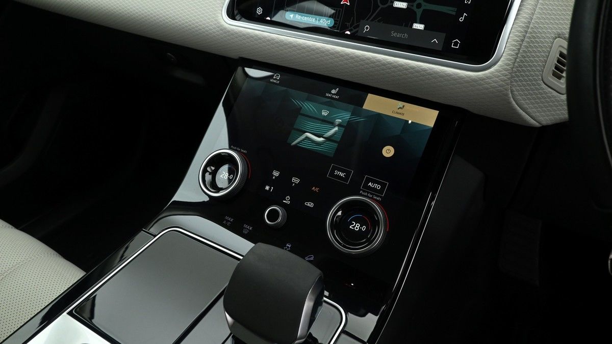 Land Rover Range Rover Velar Image 11