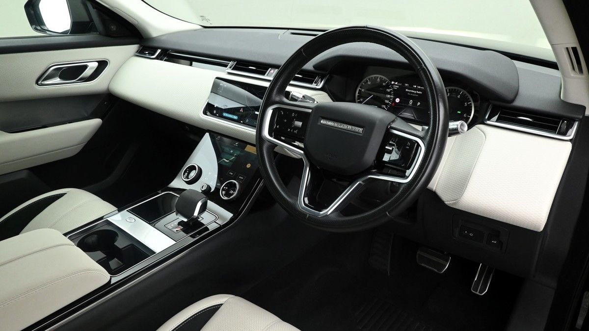 Land Rover Range Rover Velar Image 2