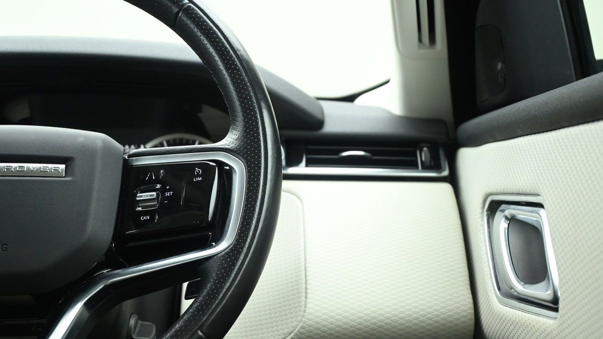 Land Rover Range Rover Velar Image 15