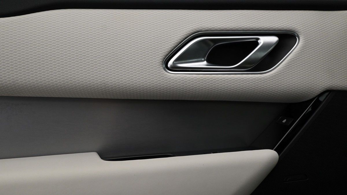 Land Rover Range Rover Velar Image 12