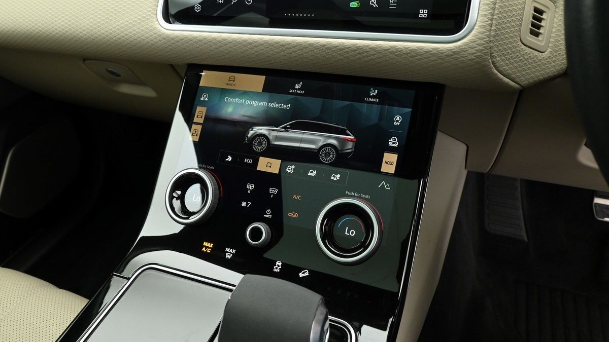 Land Rover Range Rover Velar Image 12