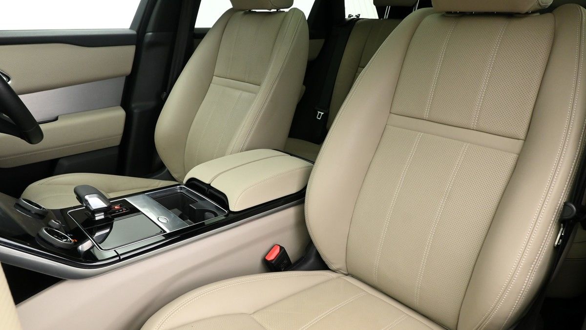 Land Rover Range Rover Velar Image 4