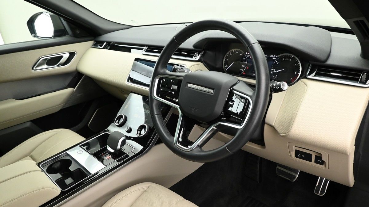 Land Rover Range Rover Velar Image 3
