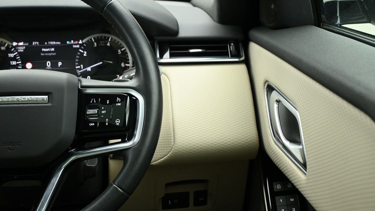 Land Rover Range Rover Velar Image 16