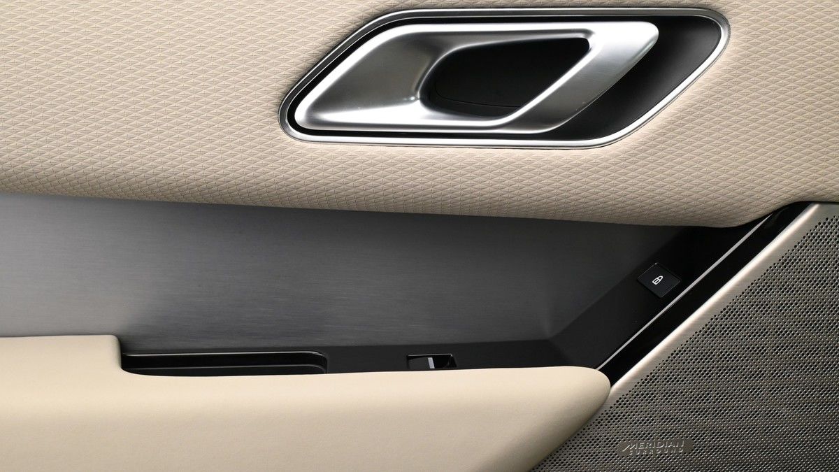 Land Rover Range Rover Velar Image 13