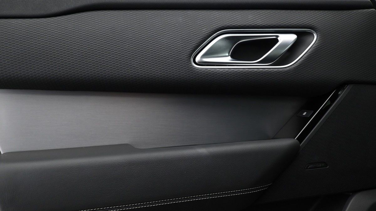 Land Rover Range Rover Velar Image 13