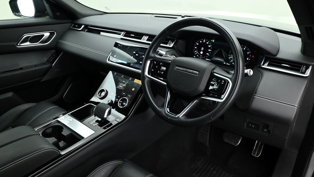 Land Rover Range Rover Velar Image 2