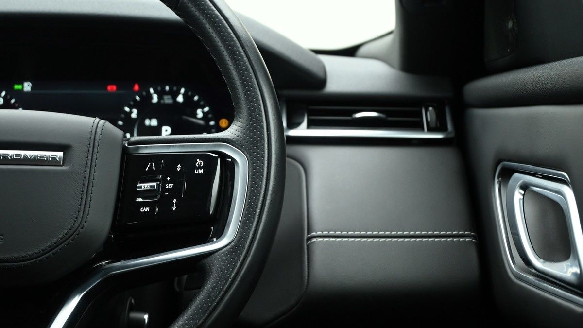 Land Rover Range Rover Velar Image 15