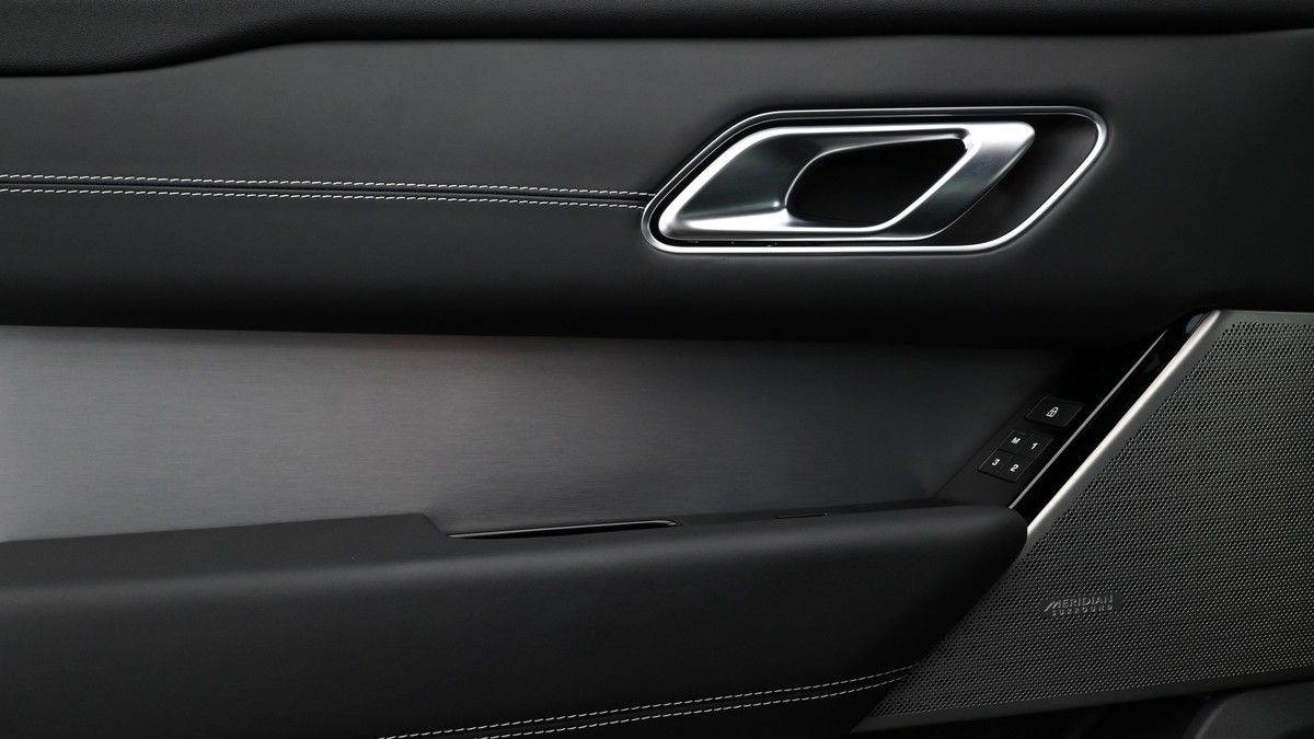 Land Rover Range Rover Velar Image 12
