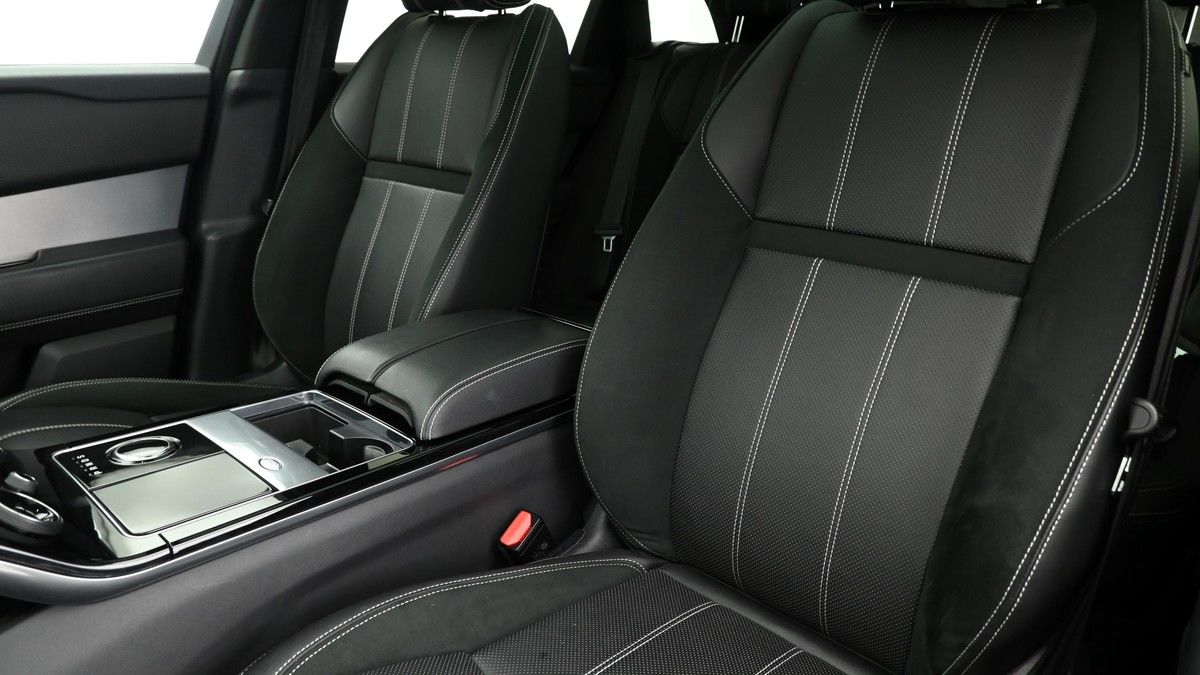 Land Rover Range Rover Velar Image 4