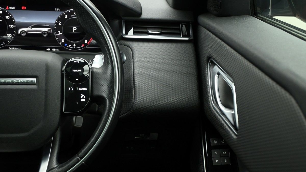 Land Rover Range Rover Velar Image 16
