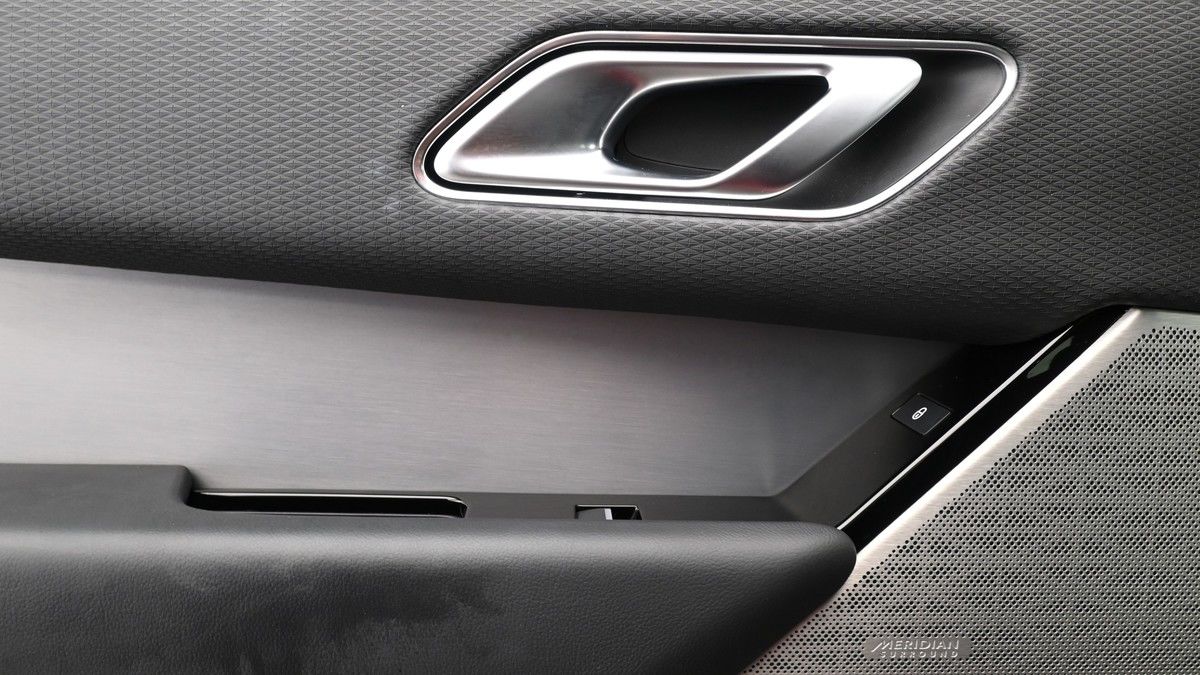 Land Rover Range Rover Velar Image 13