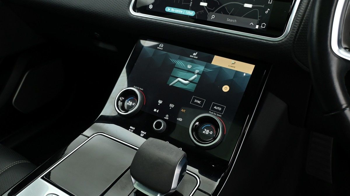 Land Rover Range Rover Velar Image 12