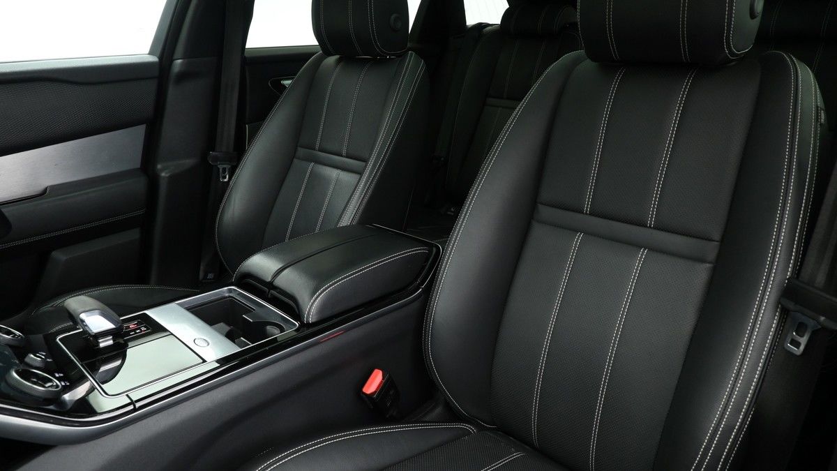 Land Rover Range Rover Velar Image 4