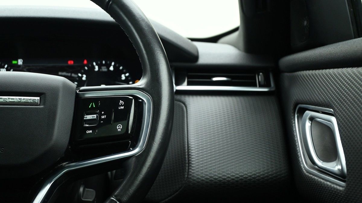 Land Rover Range Rover Velar Image 16