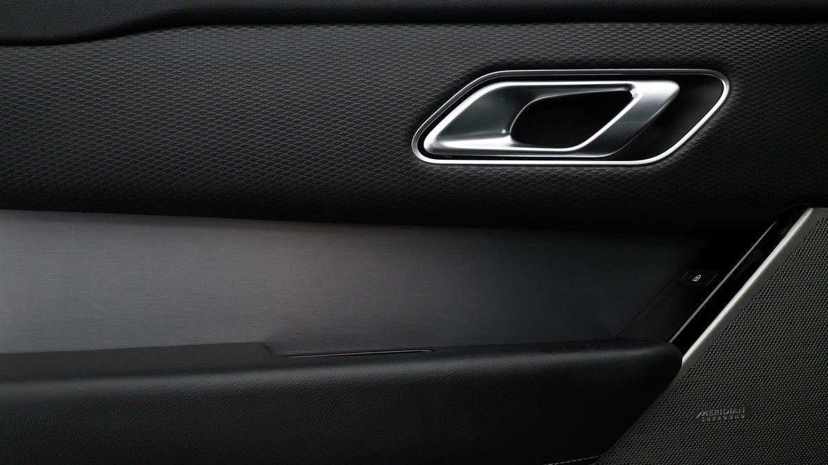 Land Rover Range Rover Velar Image 13