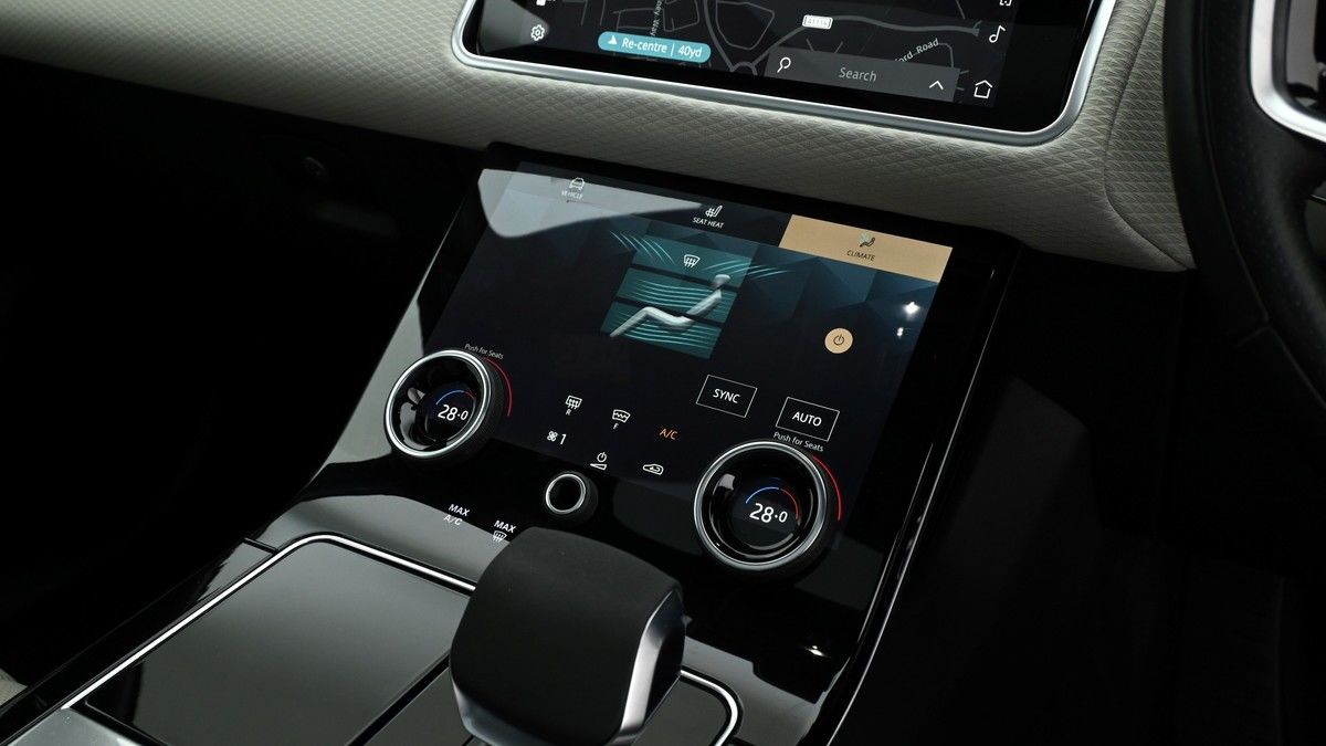 Land Rover Range Rover Velar Image 12